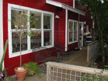 kitchen porch.jpg (132270 bytes)