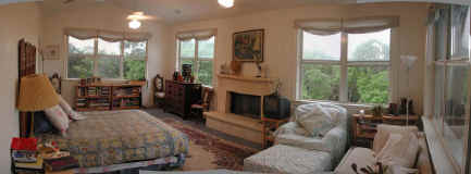 master bed.jpg (104519 bytes)